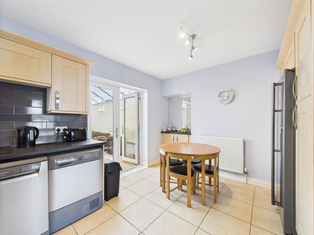 Property photo 3 of 16 Kitchen Diner