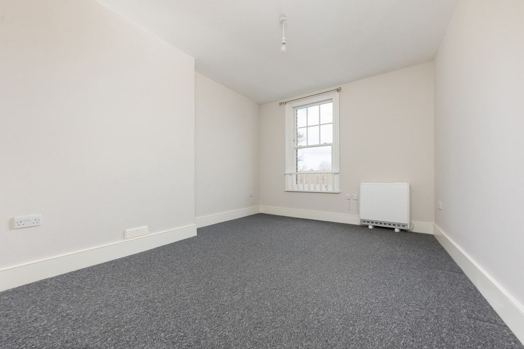 Property photo 2 of 14 Picture No. 11