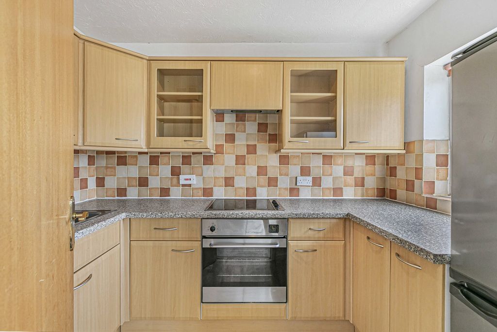 Property photo 3 of 16 Kitchen
