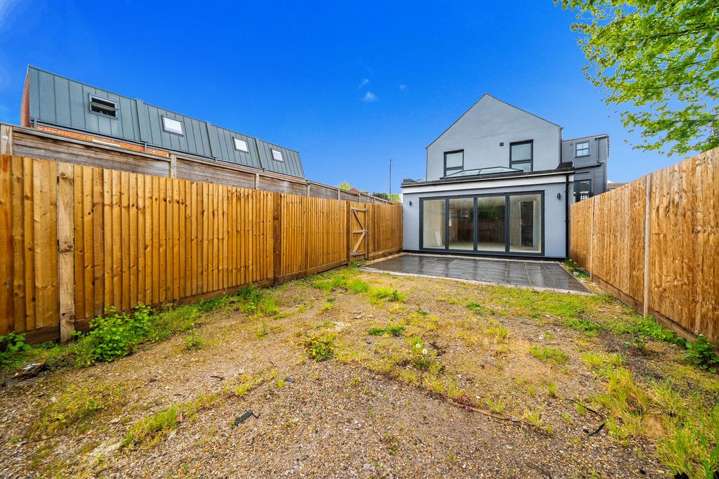 Property photo 3 of 18