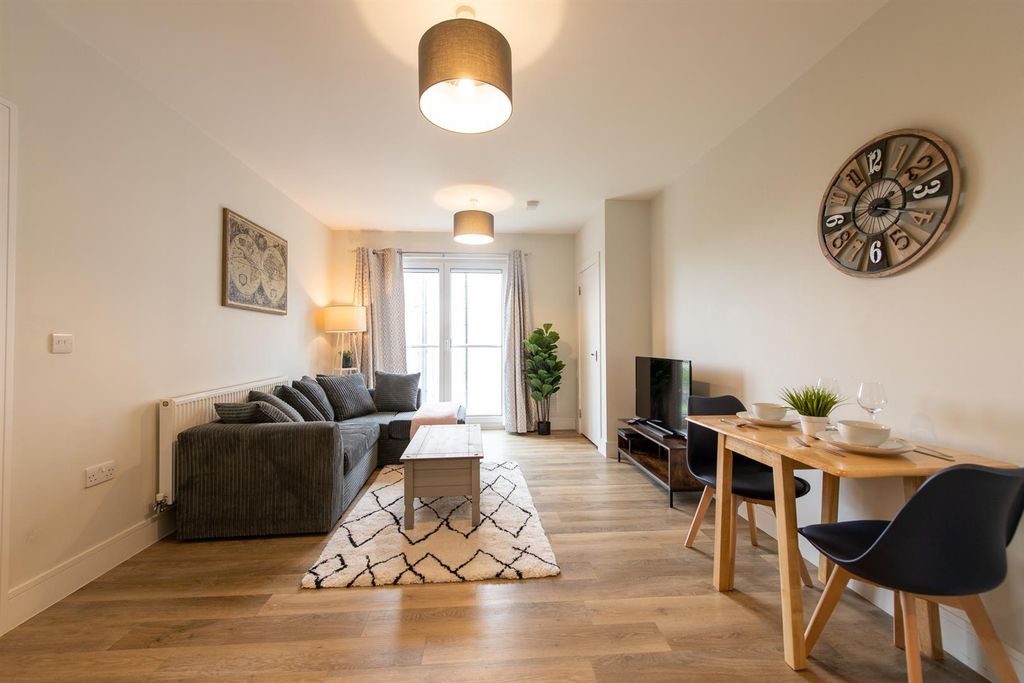 Property photo 1 of 11 Flat49_Crawley-2.Jpg