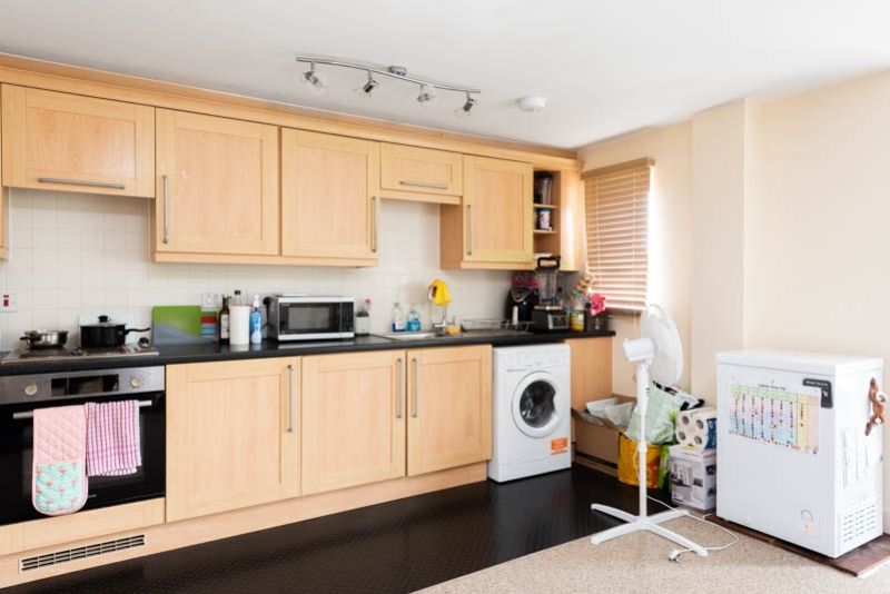 Property photo 1 of 8 Flat 4 10 Cumnor Hill Low-6