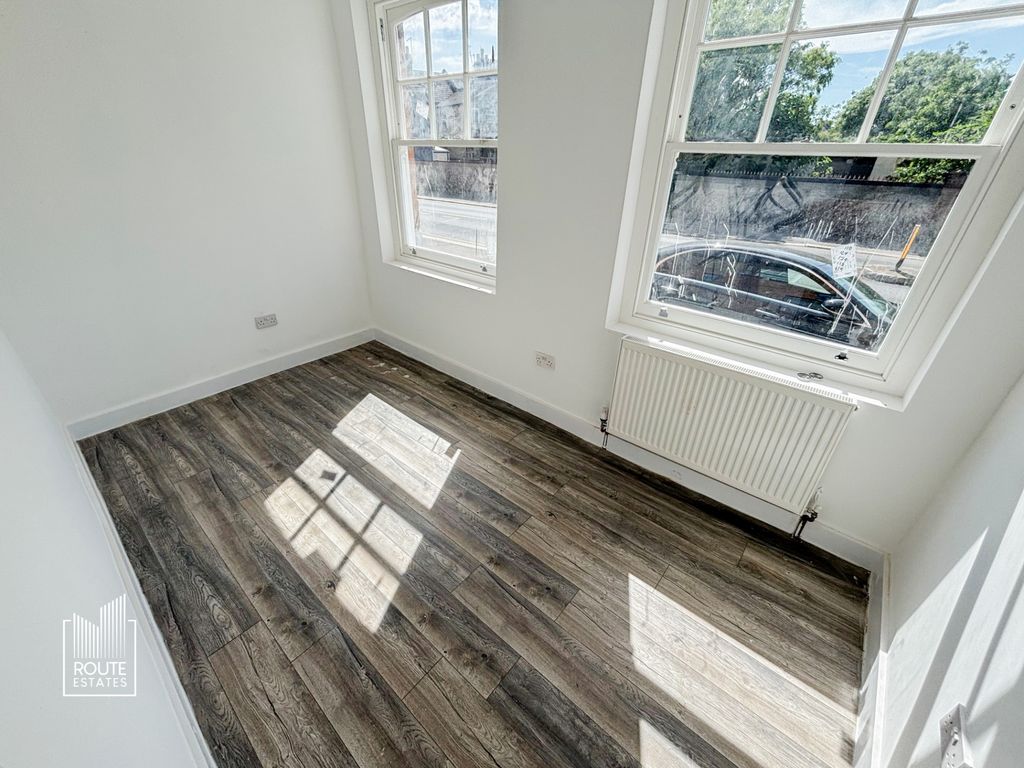 Property photo 3 of 10 Photo 1