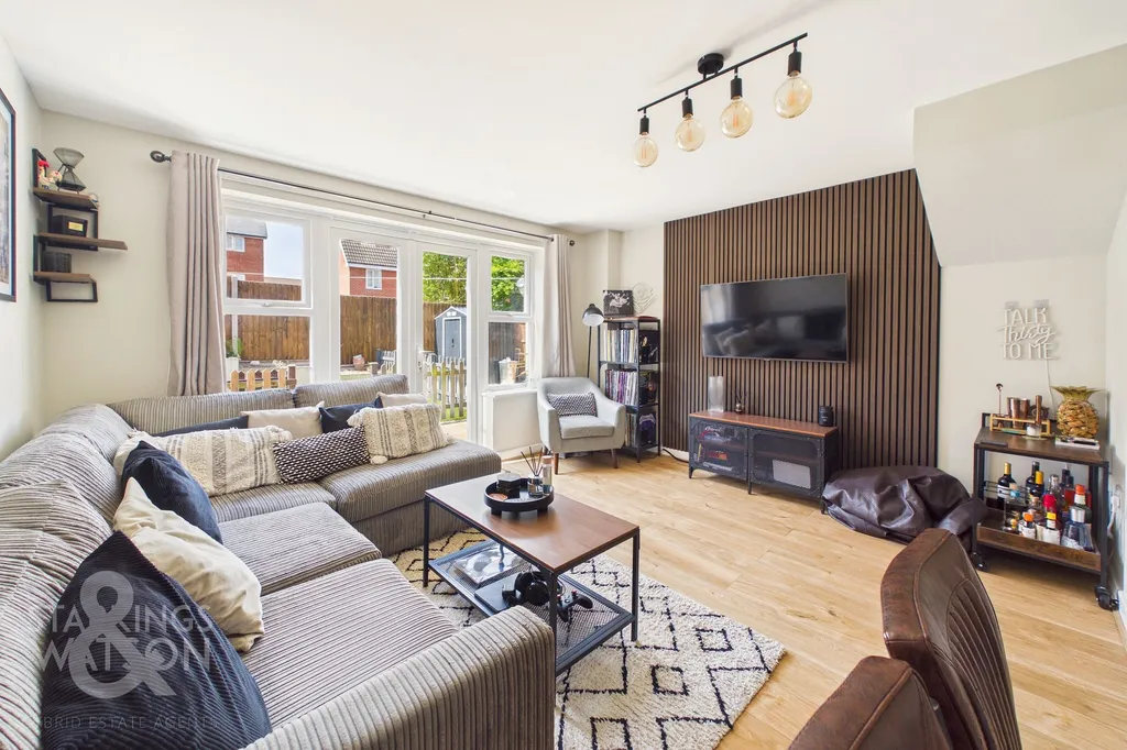 House in Norwich, Queen's Hills, Costessey - More