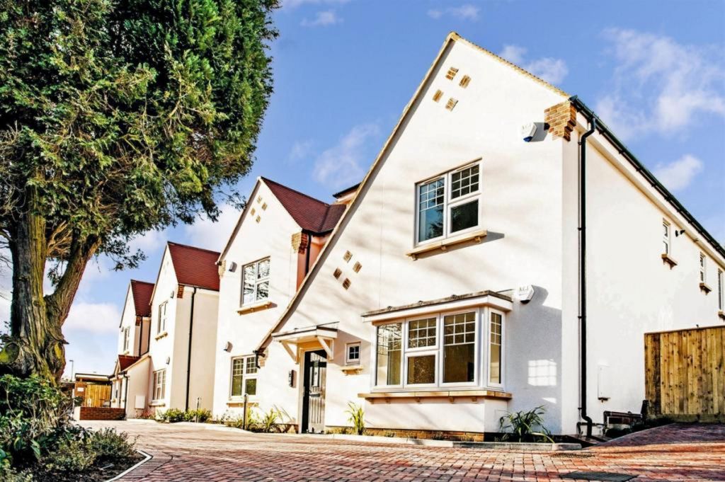 Property photo 1 of 11