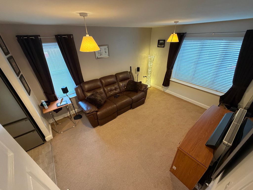 Property photo 2 of 21