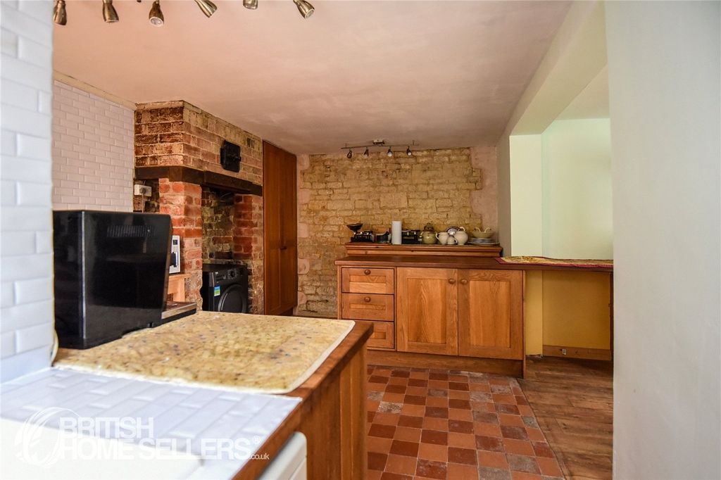 Property photo 2 of 33 Picture No. 19