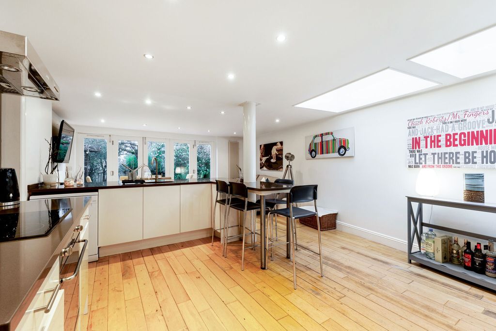 Property photo 2 of 12