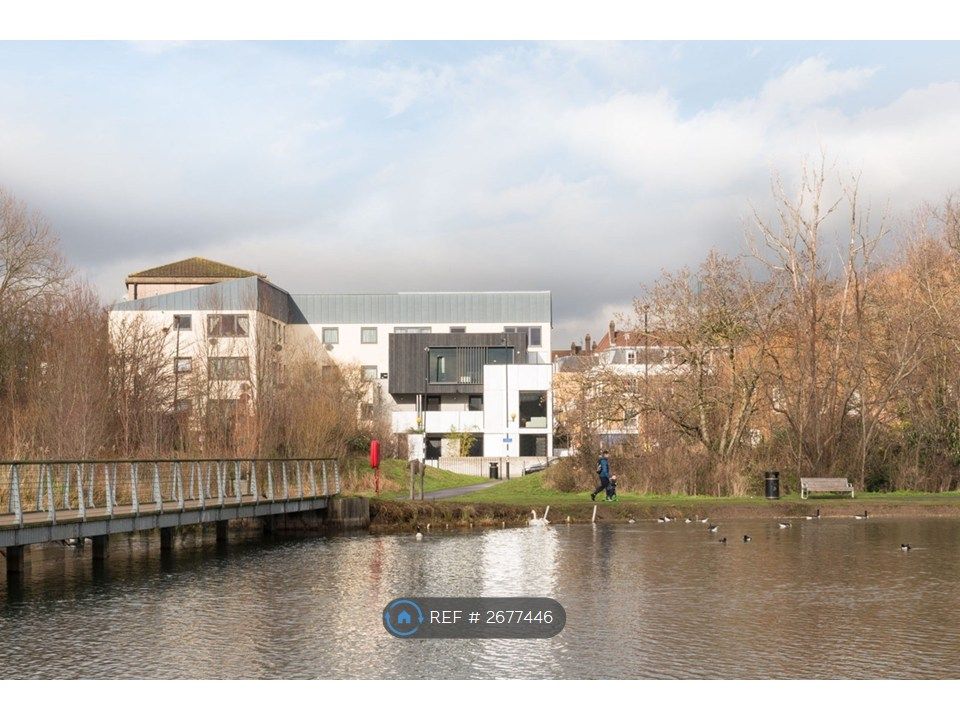 Property photo 3 of 11 Burgess Park