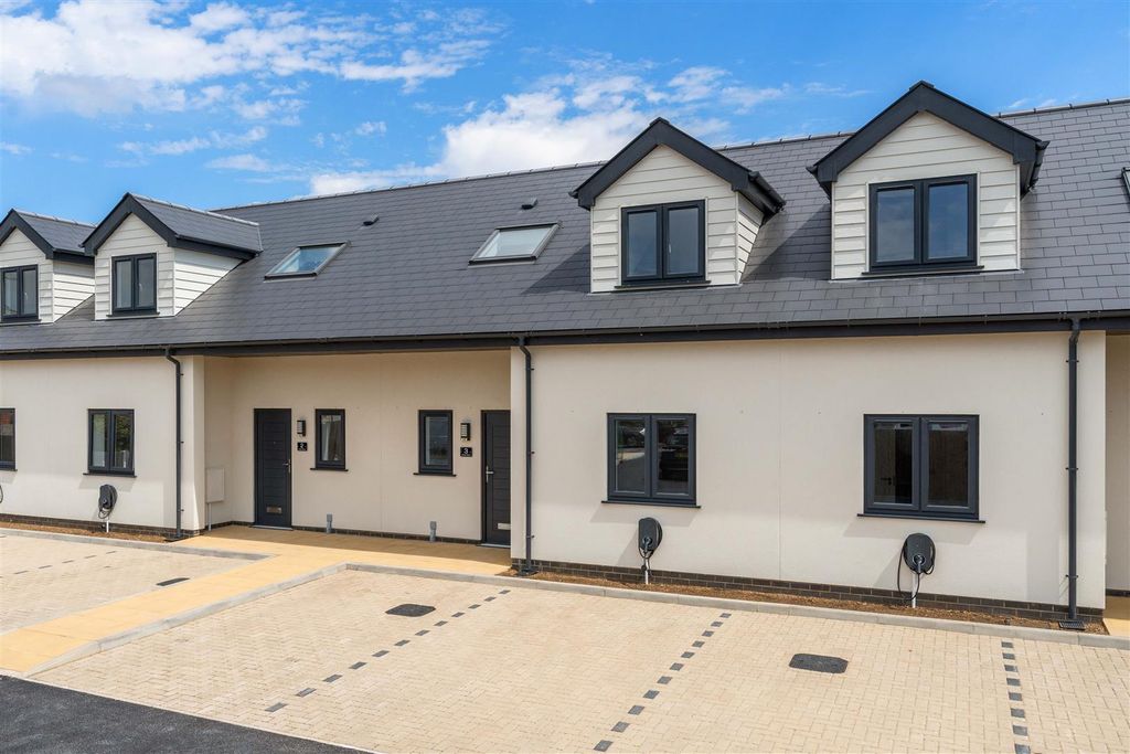 Property photo 2 of 18 Townmead Ext 7.Jpg