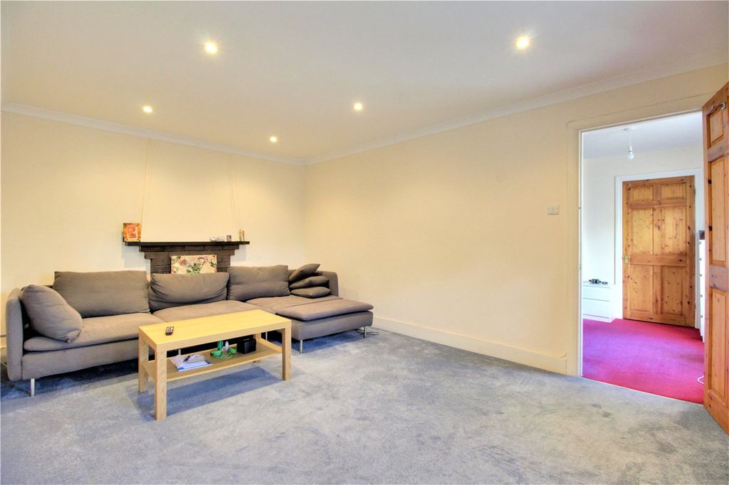 Property photo 2 of 9 Picture No. 10