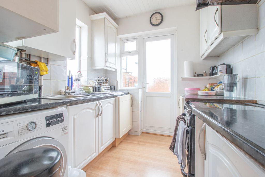 Property photo 2 of 9 Kitchen