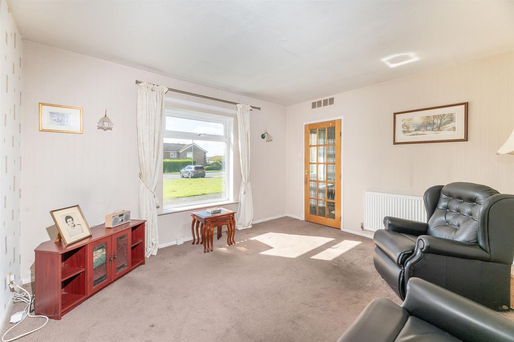 Property photo 3 of 18 Sitting Room