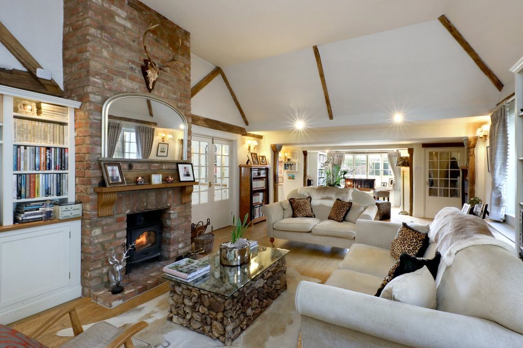 Property photo 2 of 25 Sitting Room