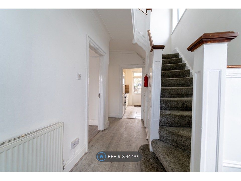 Property photo 2 of 14 Hallway