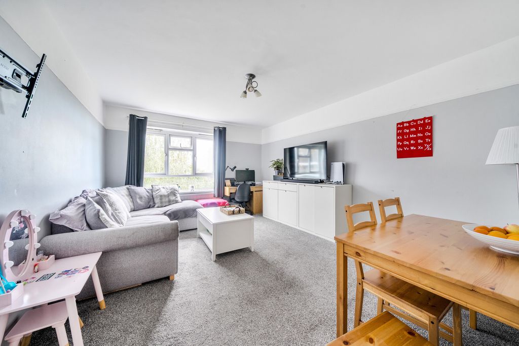 Property photo 3 of 12 1535045-2-6Ace101...