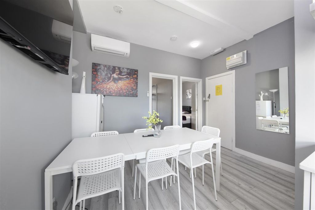 Property photo 1 of 19 Lounge/Kitchen/Diner