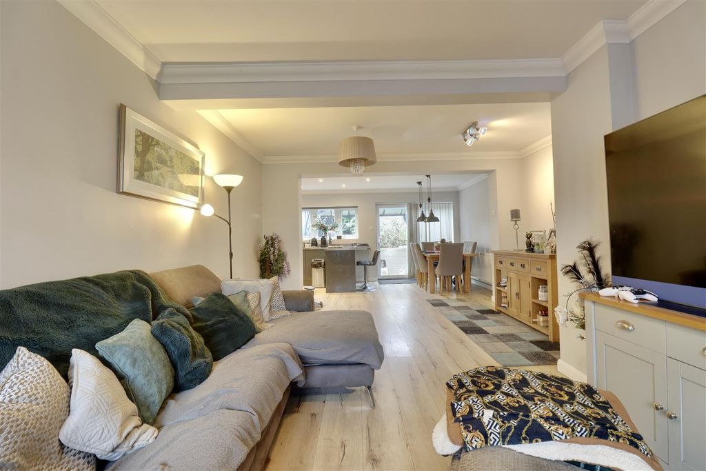 Property photo 2 of 18 55766314-4B9E-4875-A9Ef-4D063143C56B_1_201_A.Jpeg