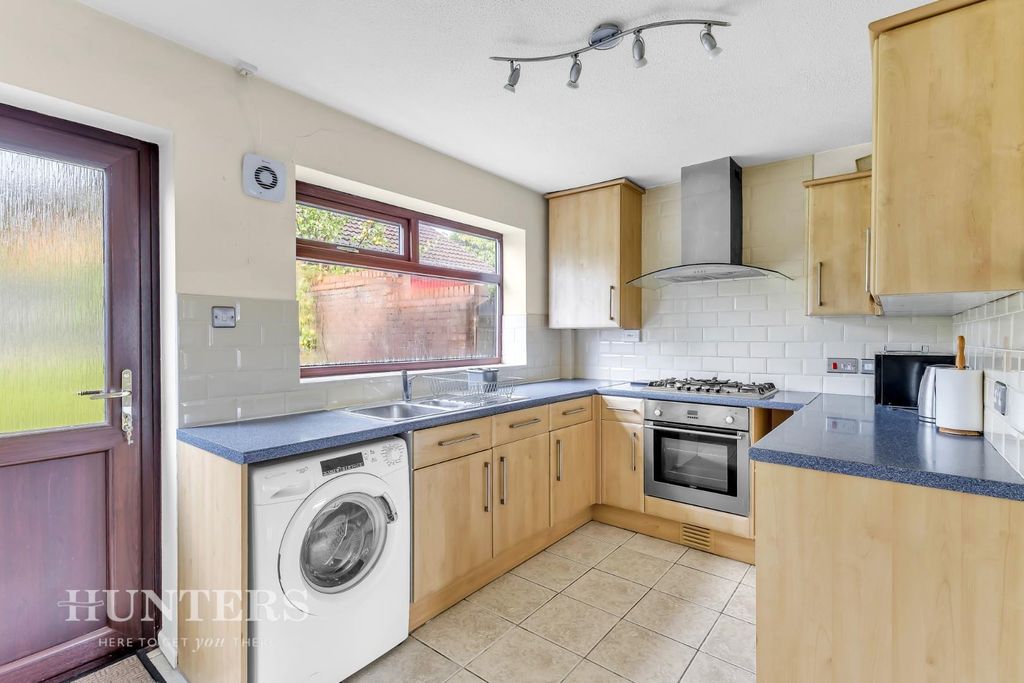 Property photo 3 of 26 Kitchen
