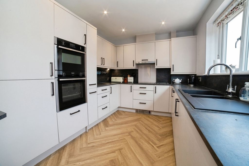 Property photo 3 of 19 Pbox-Img.Jpg