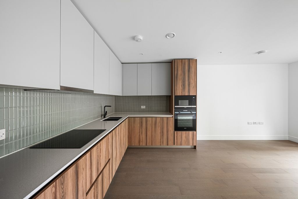 Property photo 3 of 22 Elephant Park-C304-06.Jpg