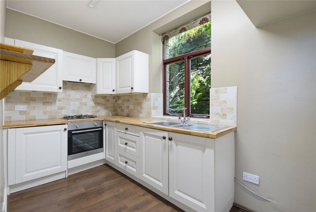 Property photo 3 of 18 Kitchen