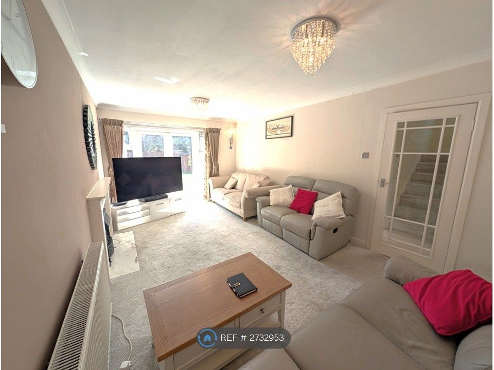 Property photo 3 of 35 Lounge