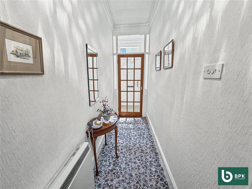 Property photo 2 of 17 Picture No. 16