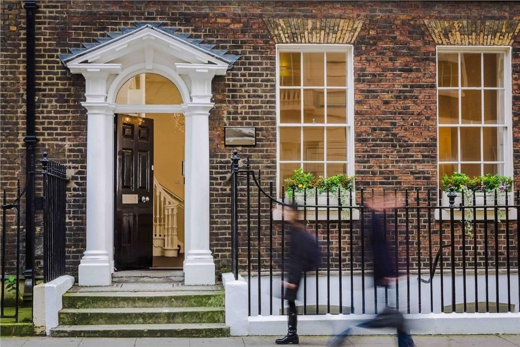 Property photo 1 of 5 Serviced Office To Rent In Southampton Place, Holb