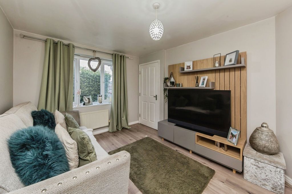 Property photo 2 of 20