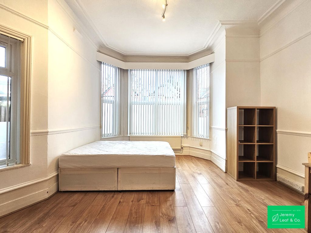 Property photo 2 of 5 Bedroom