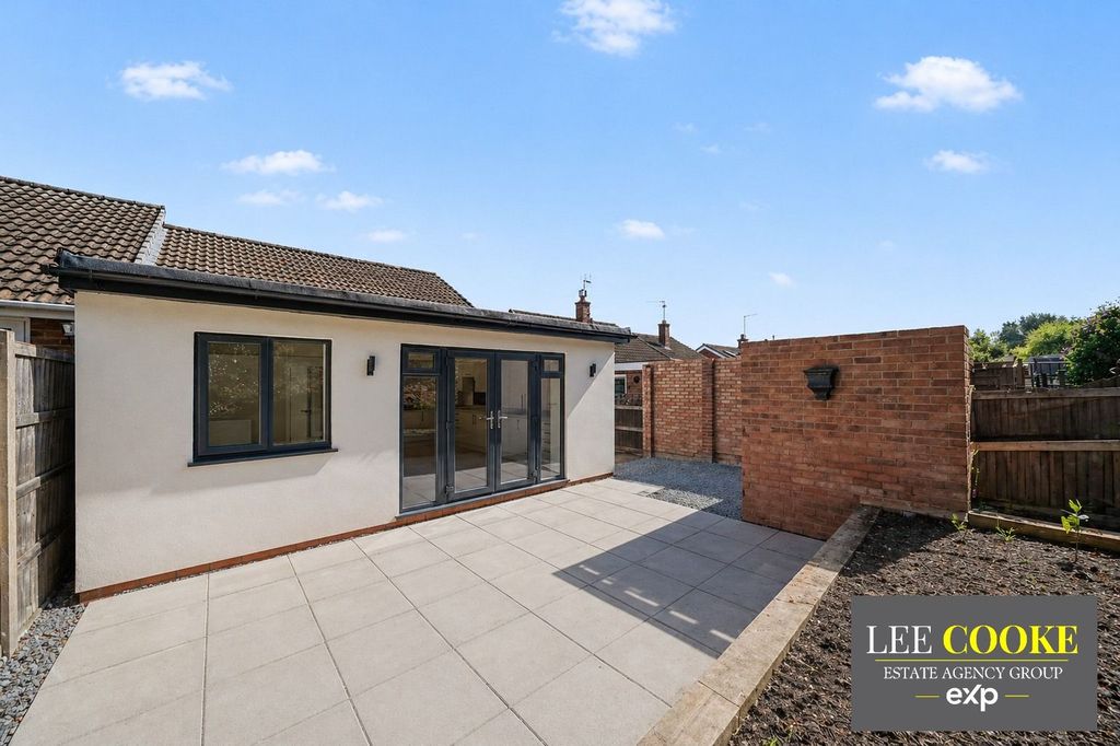 Property photo 2 of 32