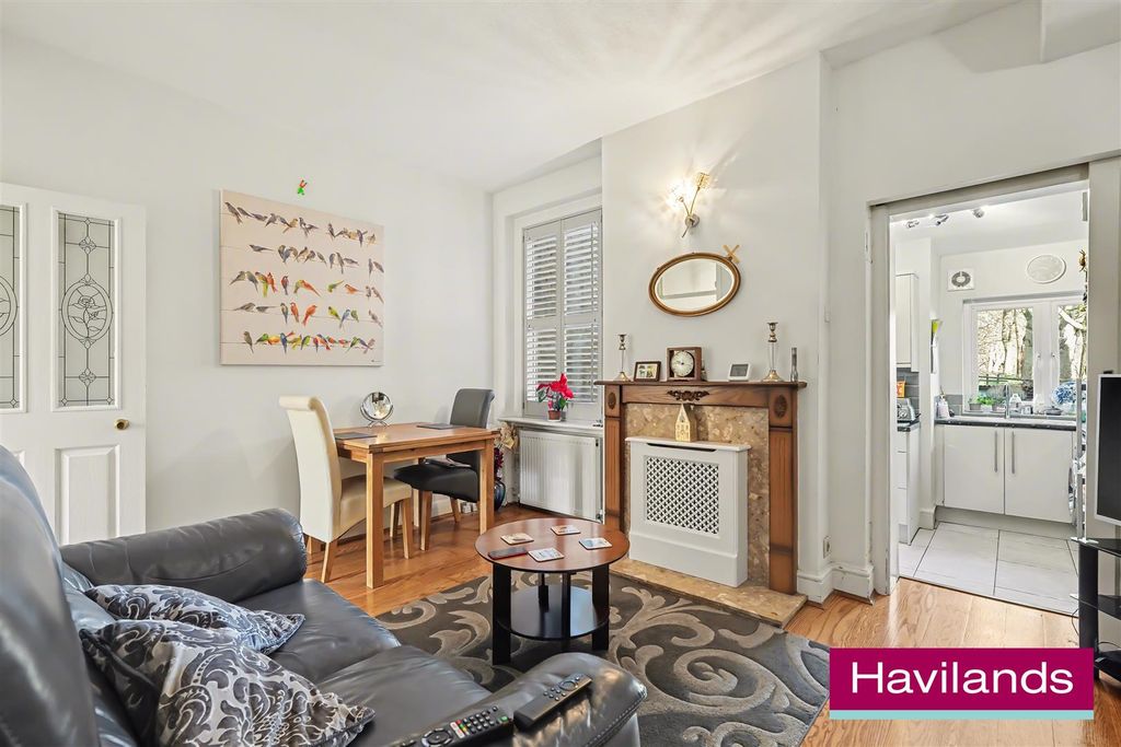 Property photo 3 of 12 Barrowell Green N21 3As-6.Jpg