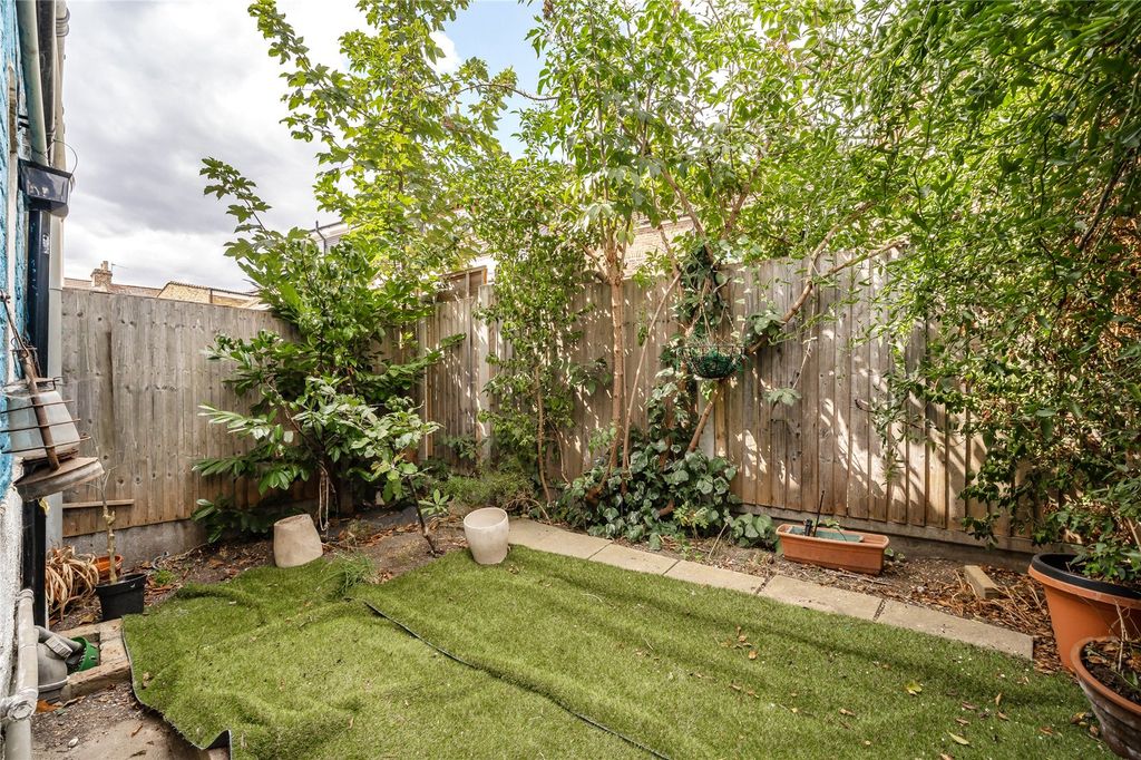 Property photo 2 of 7 Garden