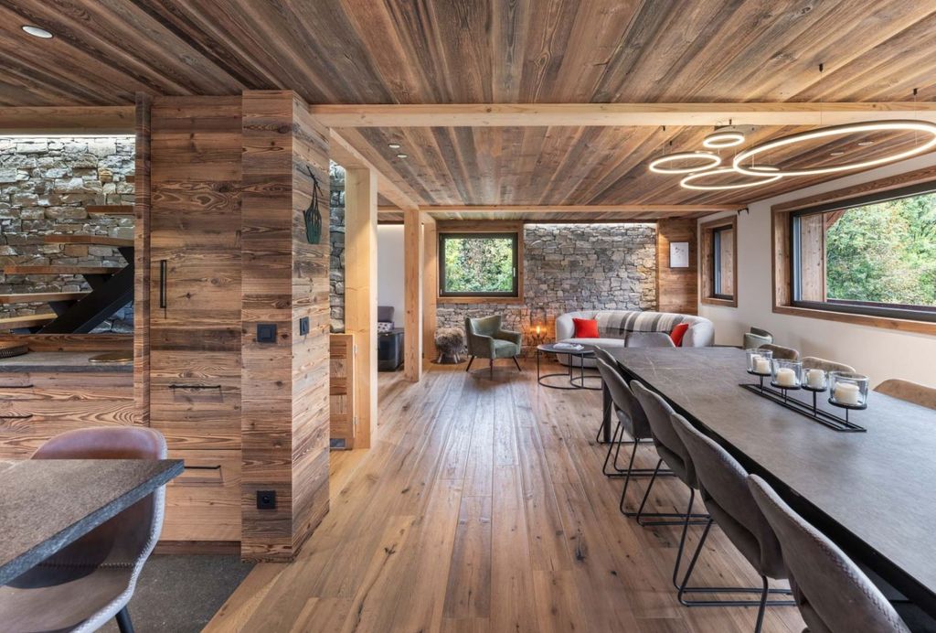Property photo 2 of 12 Combloux Chalet For