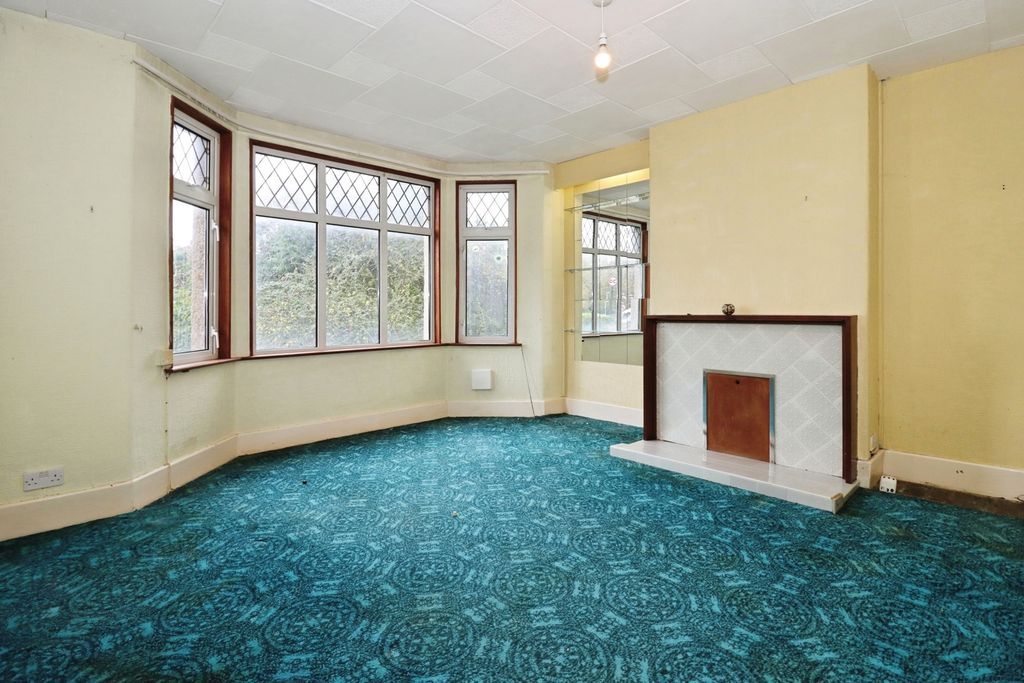 Property photo 2 of 19 Lounge