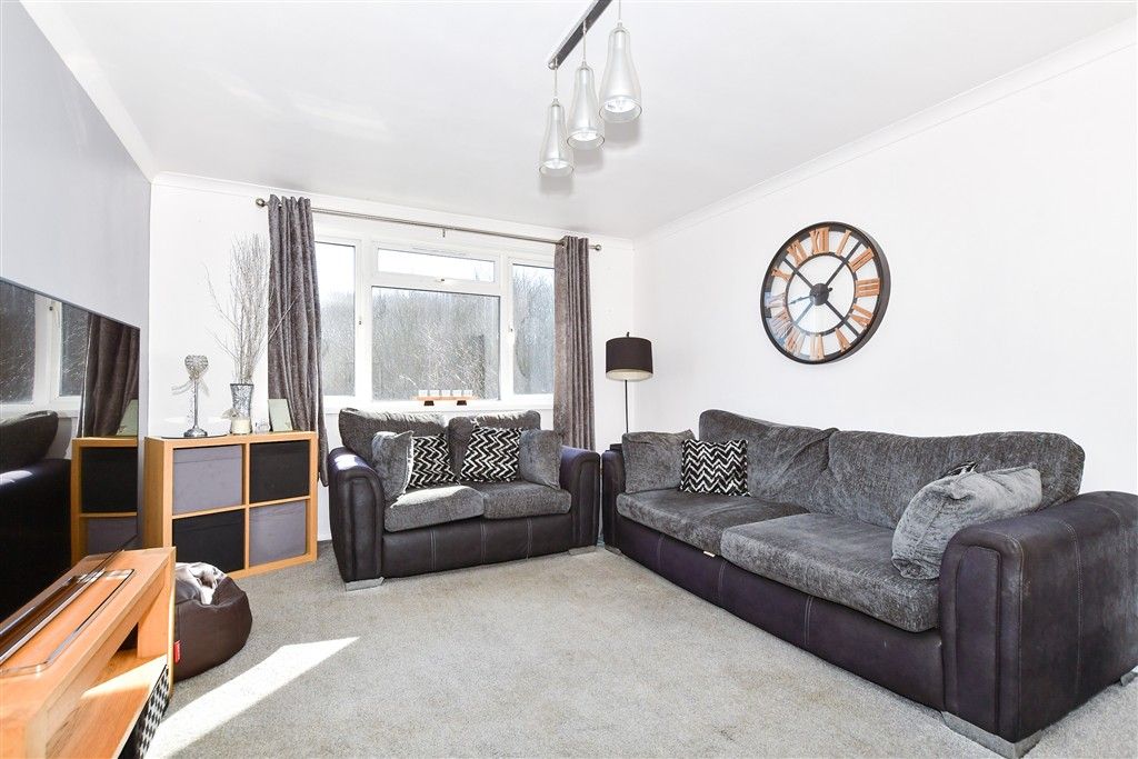 Property photo 2 of 8 Lounge