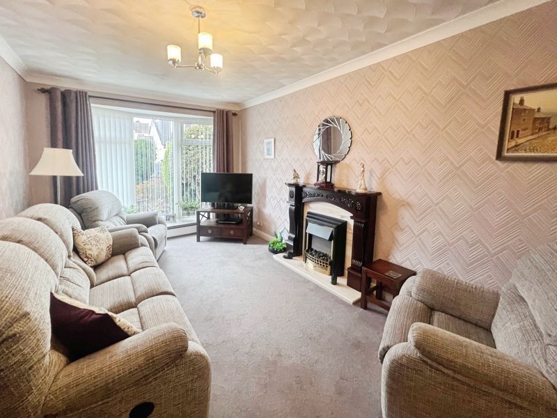 Property photo 2 of 19 Lounge