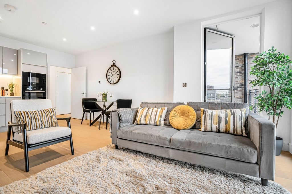 Property photo 1 of 25