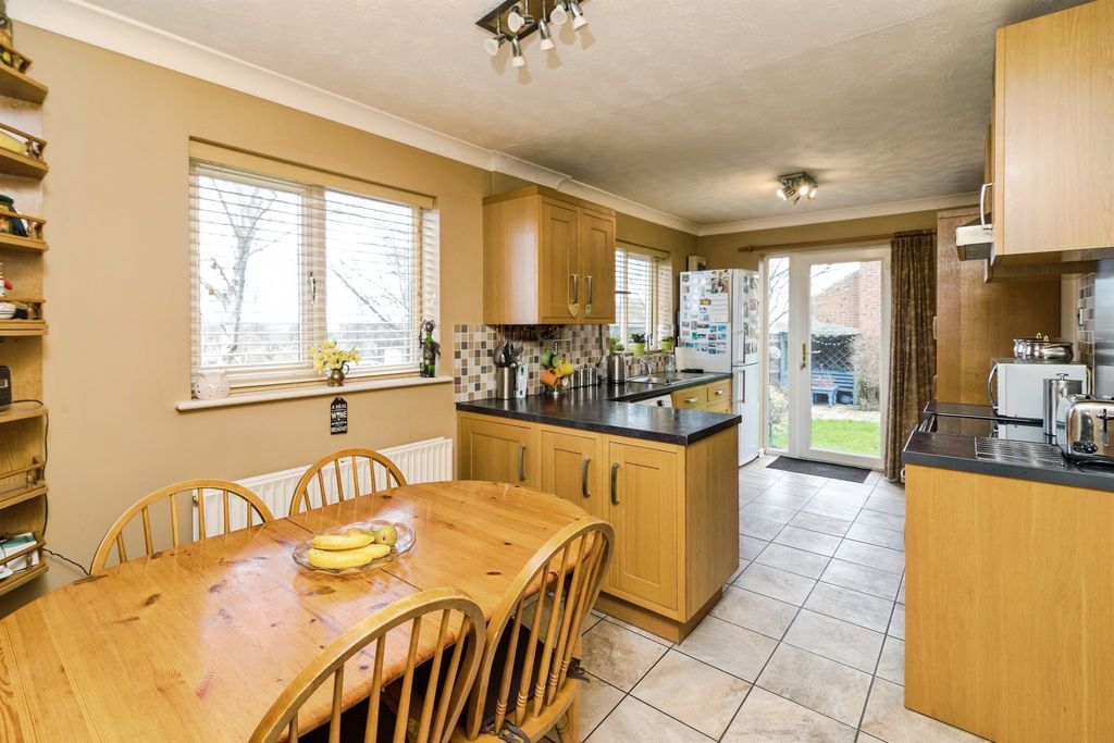 Property photo 2 of 20