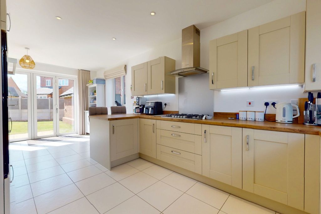Property photo 3 of 20 5178193