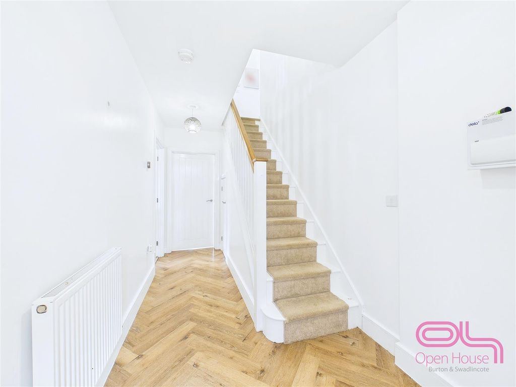 Property photo 3 of 33 Rowan Drive, Branston (1).Jpg