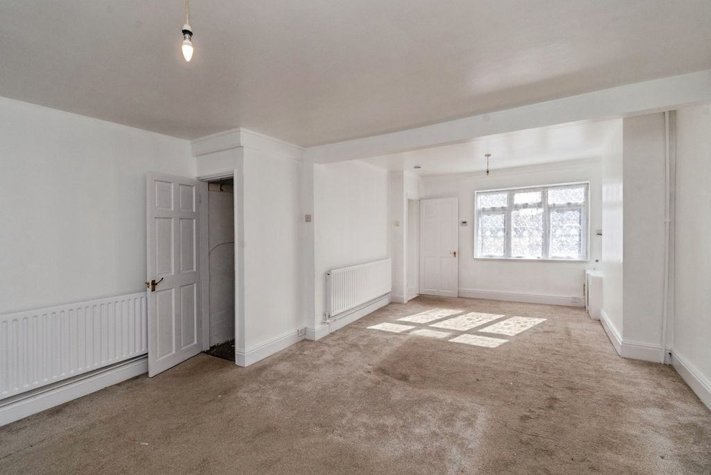 Property photo 3 of 19 Pbox-Img.Jpg