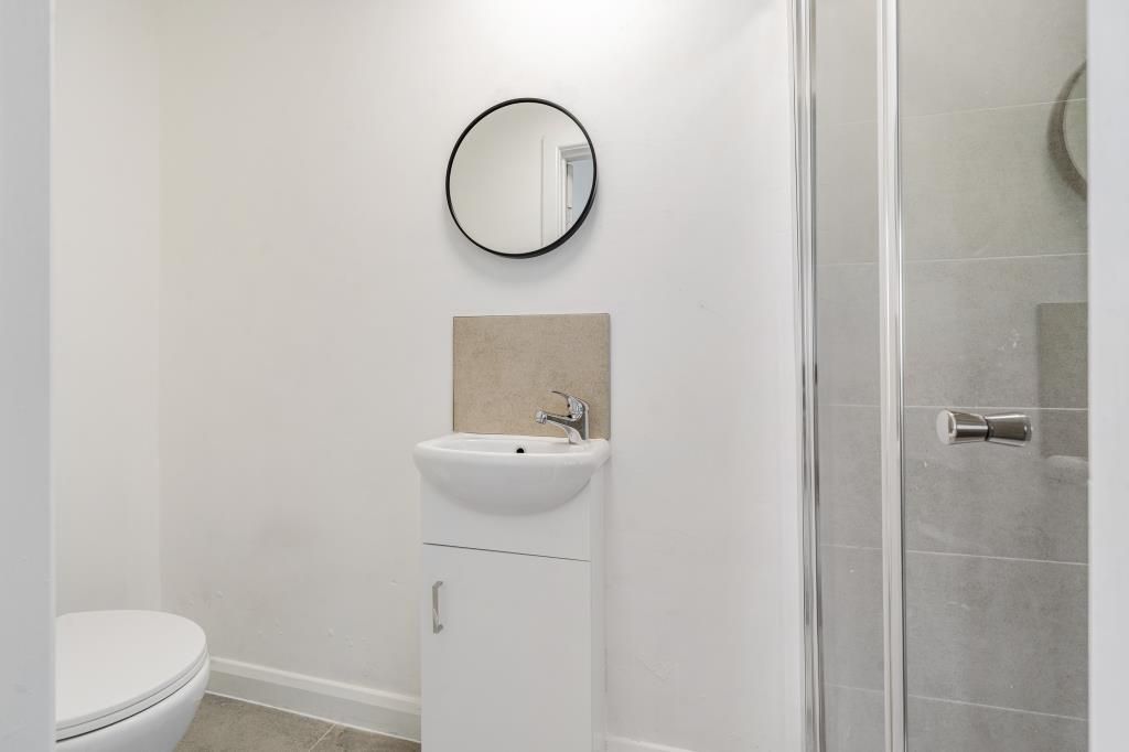 Property photo 3 of 19 Bathroom