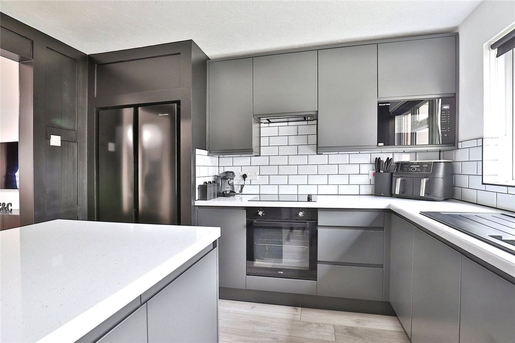 Property photo 3 of 18 Picture No. 12