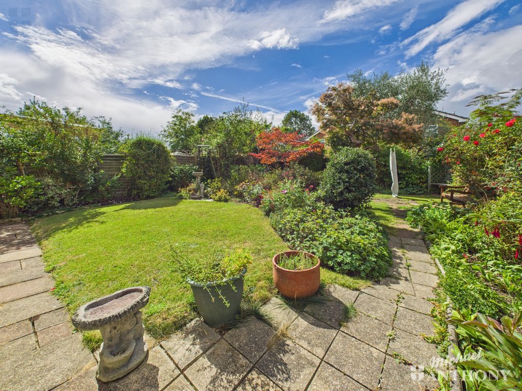 Property photo 3 of 17 Cam03852G0-Pr0407-Still010