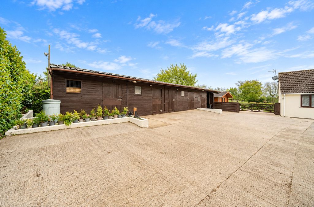 Property photo 2 of 35 Picture No. 96