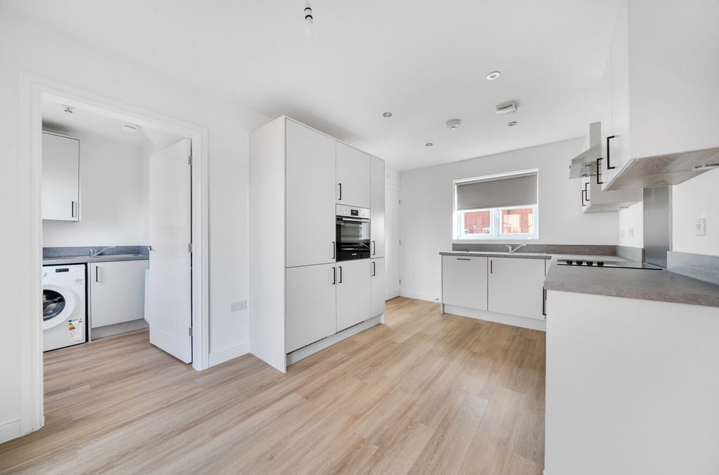 Property photo 3 of 21 Image