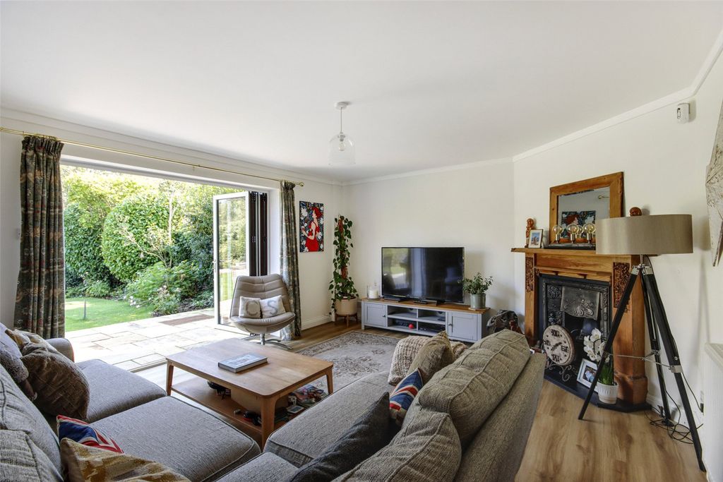 Property photo 3 of 18 Sitting Room