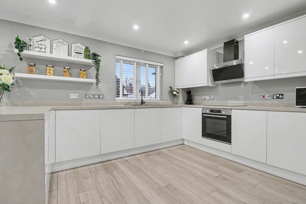 Property photo 3 of 22